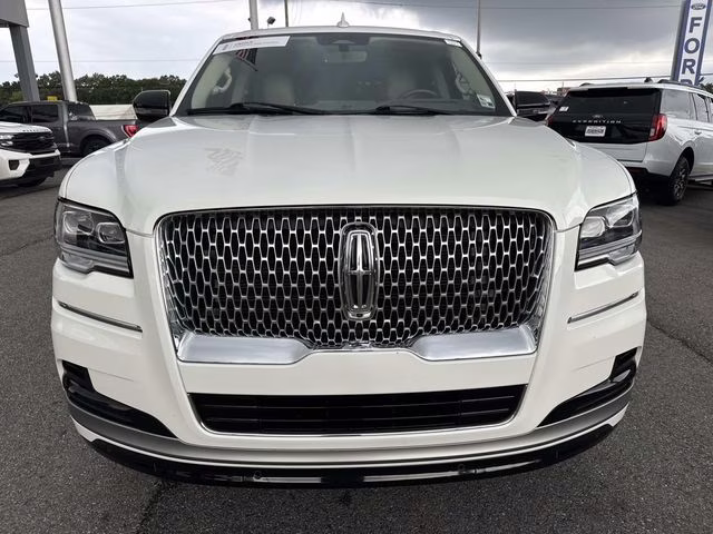 2023 White Metallic Lincoln Navigator Reserve RWD SUV