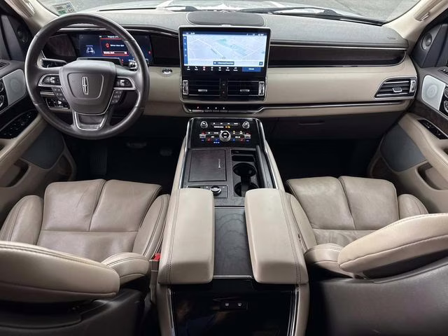 2023 White Metallic Lincoln Navigator Reserve RWD SUV