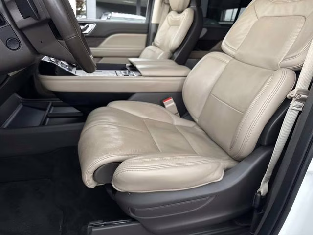 2023 White Metallic Lincoln Navigator Reserve RWD SUV