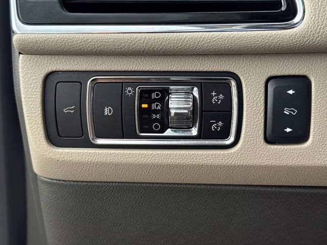 2023 White Metallic Lincoln Navigator Reserve RWD SUV