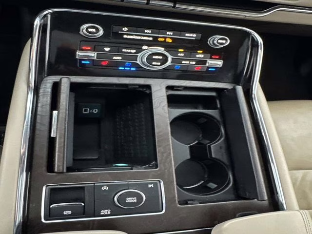 2023 White Metallic Lincoln Navigator Reserve RWD SUV