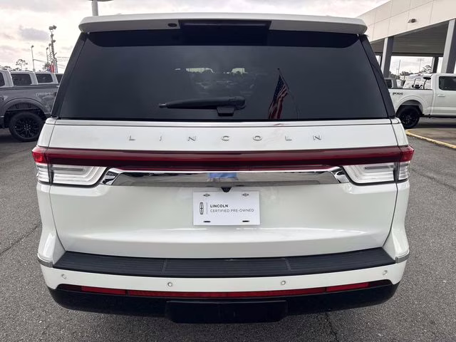 2023 White Metallic Lincoln Navigator Reserve RWD SUV