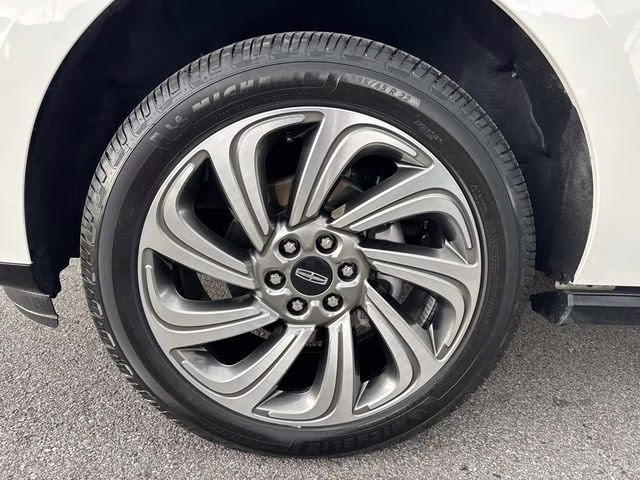 2023 White Metallic Lincoln Navigator Reserve RWD SUV