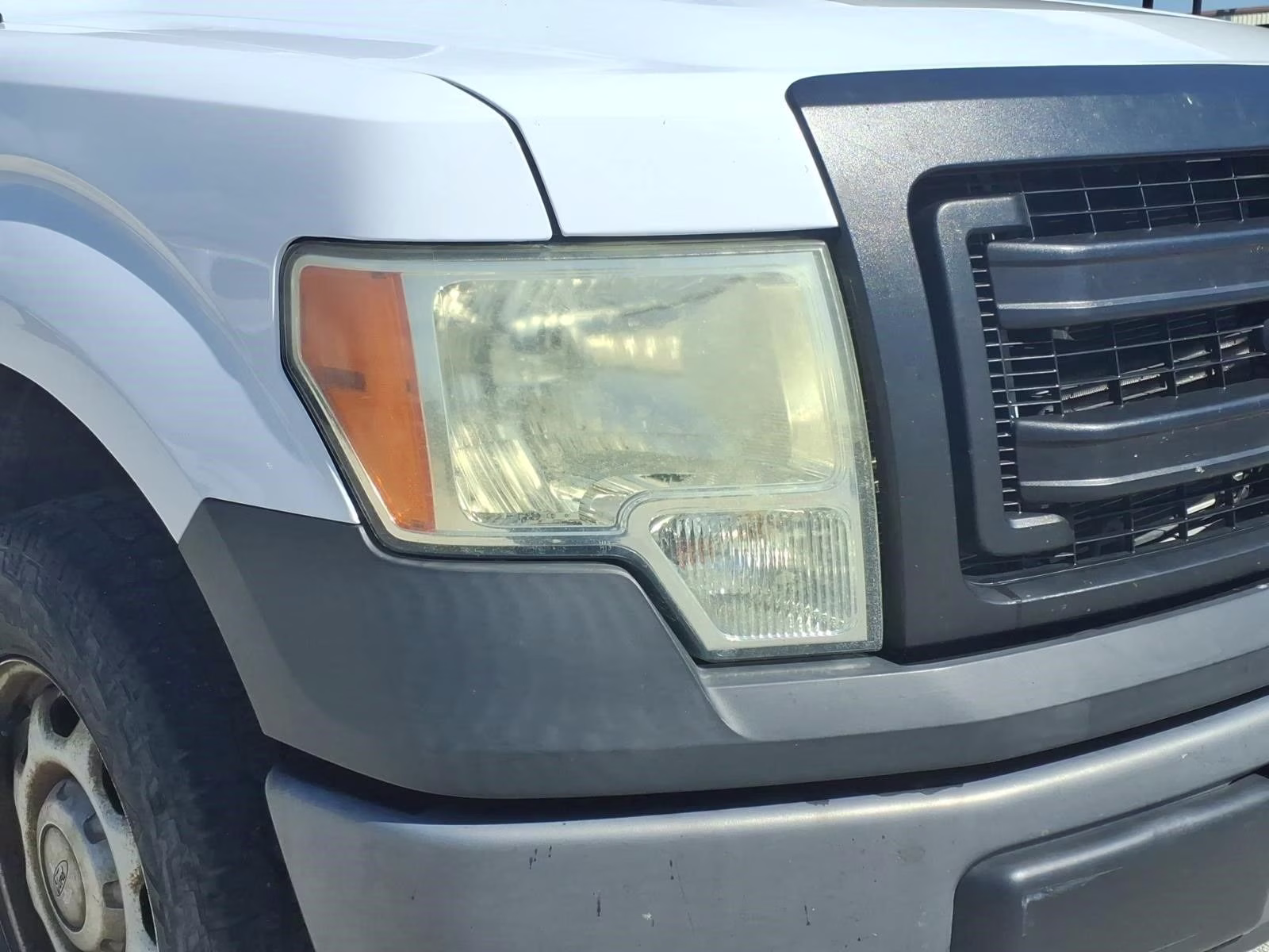 2014 Oxford White Ford F-150 XL RWD Truck
