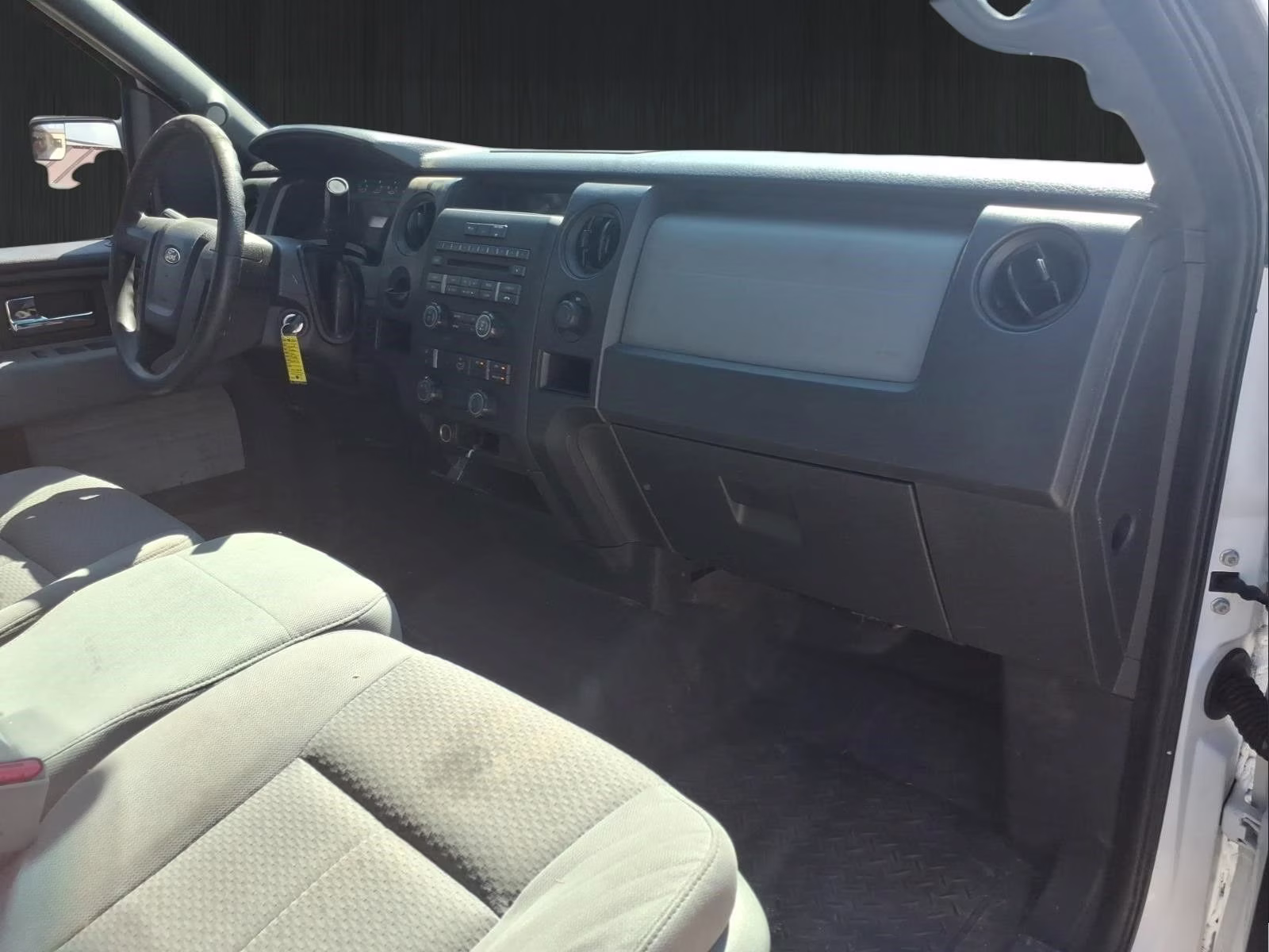 2014 Oxford White Ford F-150 XL RWD Truck