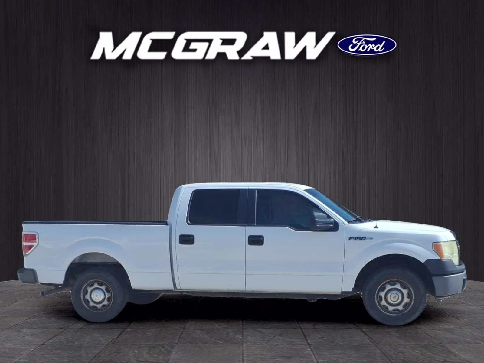 2014 Oxford White Ford F-150 XL RWD Truck