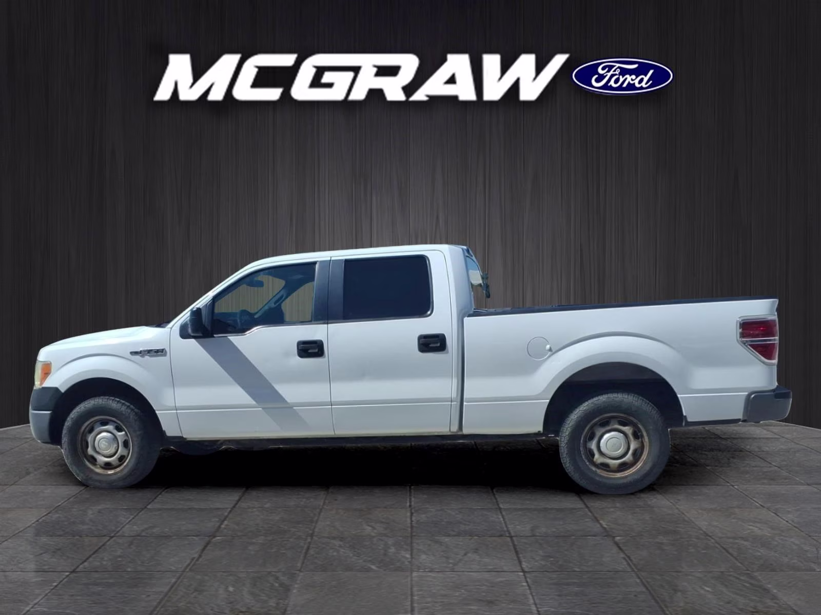 2014 Oxford White Ford F-150 XL RWD Truck