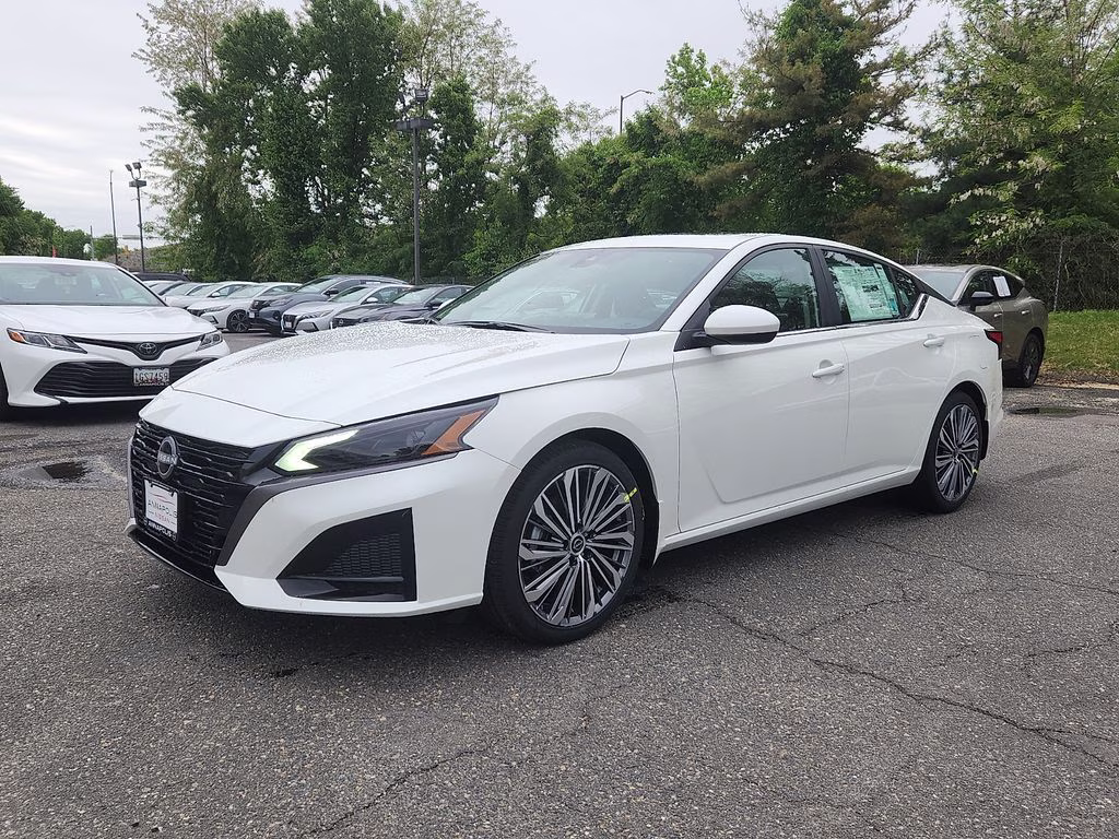 2026 Pearl White Tricoat Nissan Altima 2.5 SV FWD Sedan