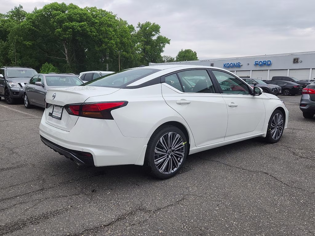 2026 Pearl White Tricoat Nissan Altima 2.5 SV FWD Sedan