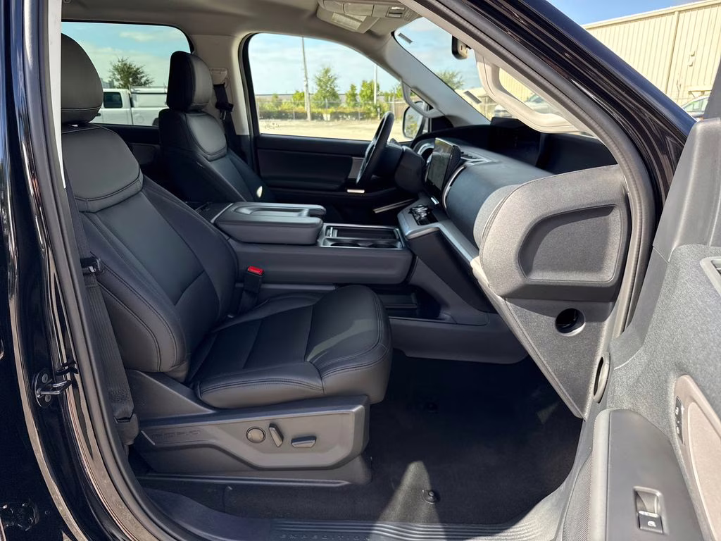 2025 Agate Black Metallic Ford Expedition Active RWD SUV