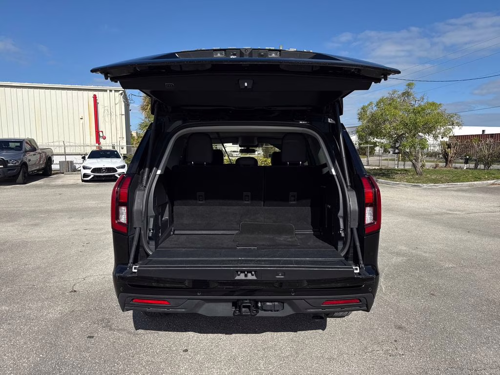 2025 Agate Black Metallic Ford Expedition Active RWD SUV