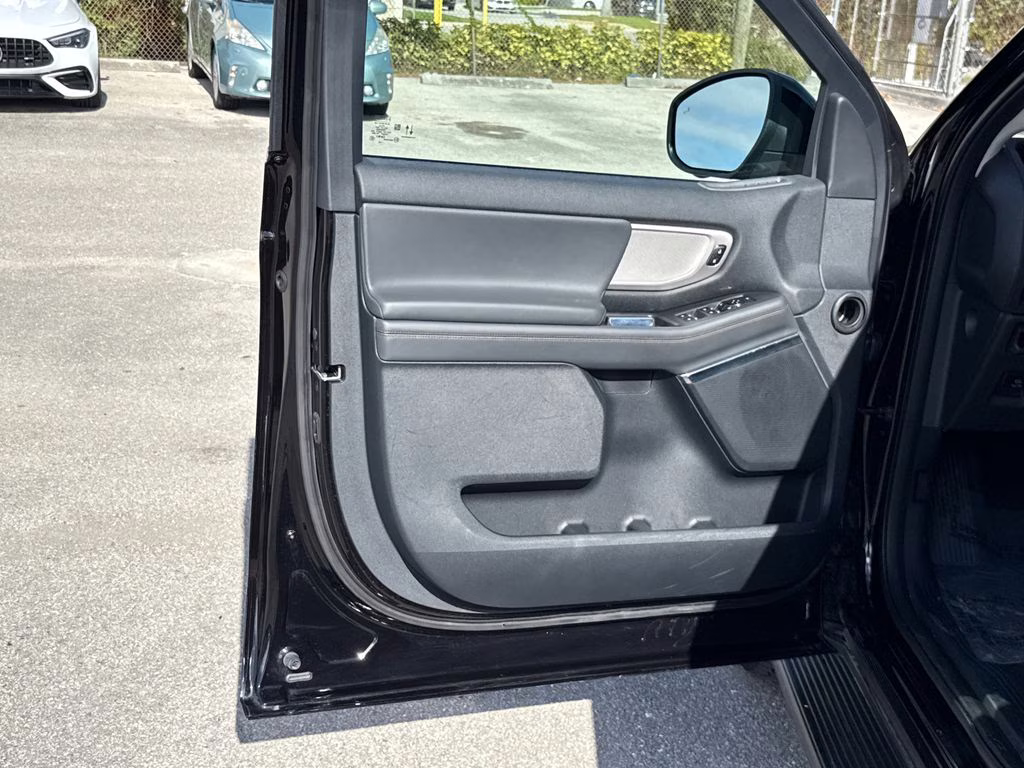 2025 Agate Black Metallic Ford Expedition Active RWD SUV