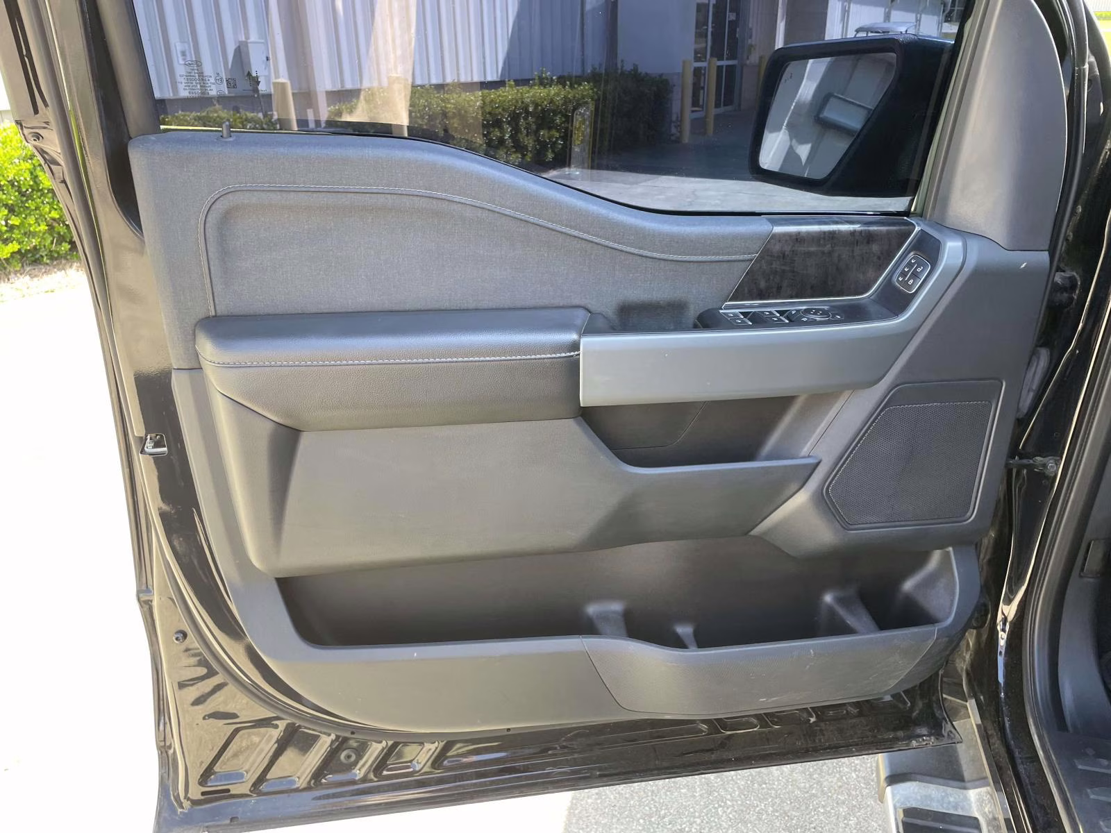 2022 Agate Black Metallic Ford F-150 Lariat 4X4 Truck