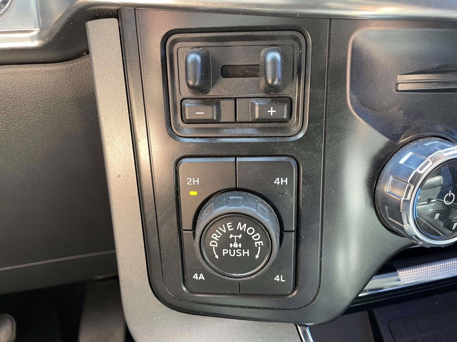 2022 Agate Black Metallic Ford F-150 Lariat 4X4 Truck