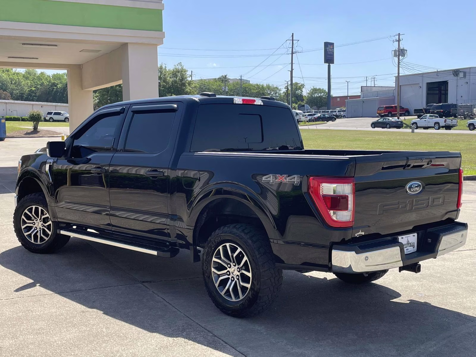 2022 Agate Black Metallic Ford F-150 Lariat 4X4 Truck