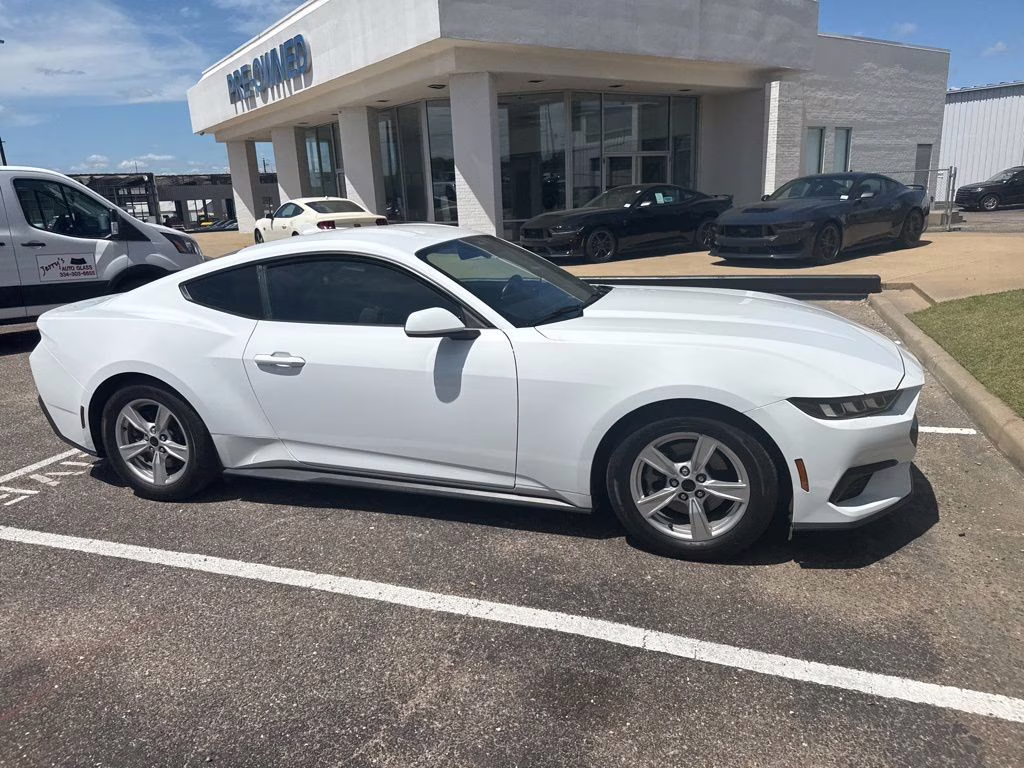 2024 Oxford White Ford Mustang EcoBoost RWD Coupe