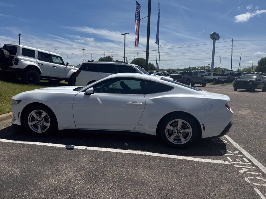 2024 Oxford White Ford Mustang EcoBoost RWD Coupe
