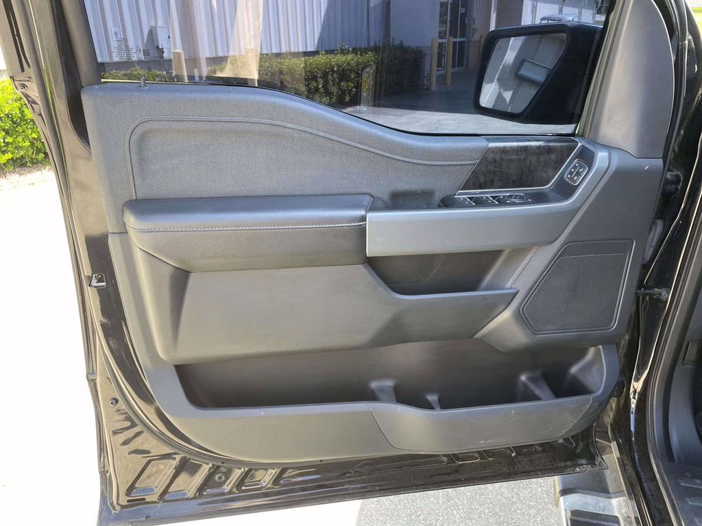 2022 Agate Black Metallic Ford F-150 Lariat 4X4 Truck