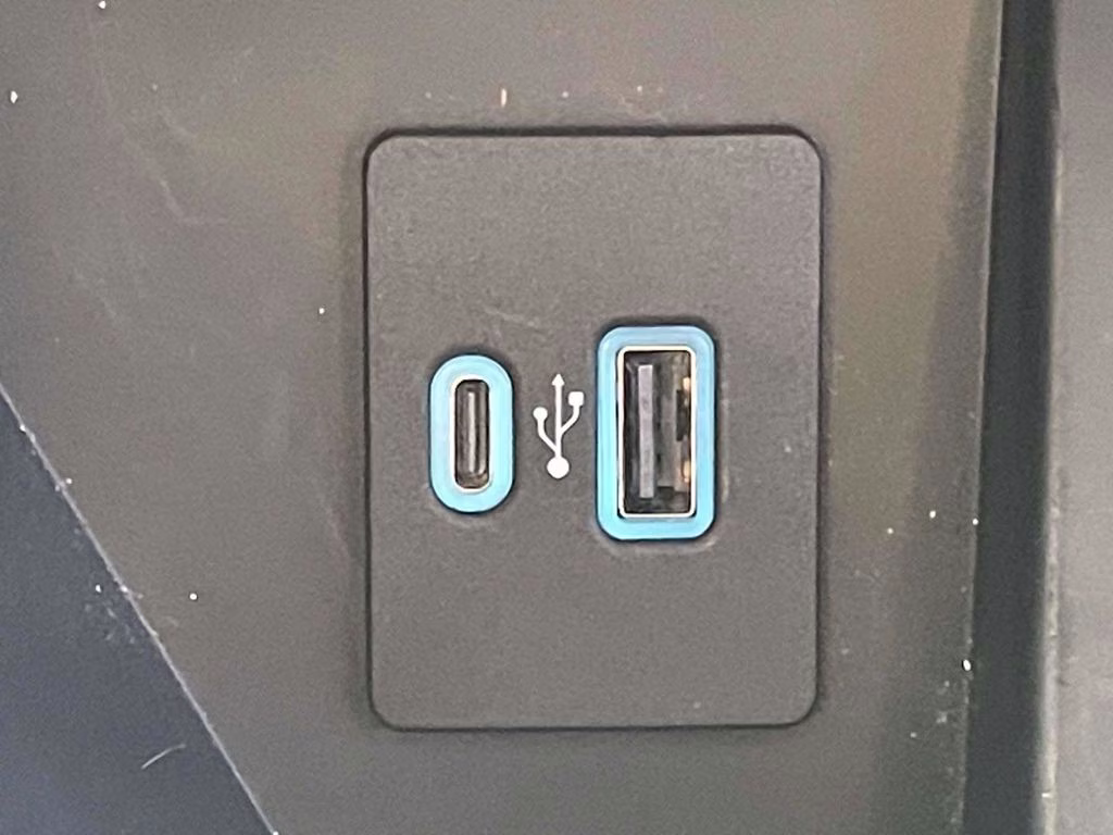 2022 Agate Black Metallic Ford F-150 Lariat 4X4 Truck