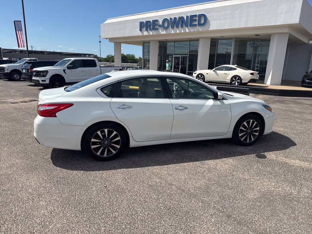 2016 Pearl White Nissan Altima 2.5 SL FWD Sedan