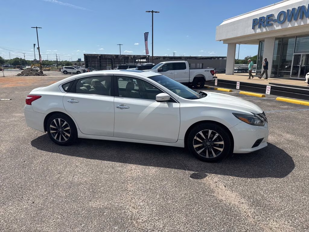 2016 Pearl White Nissan Altima 2.5 SL FWD Sedan