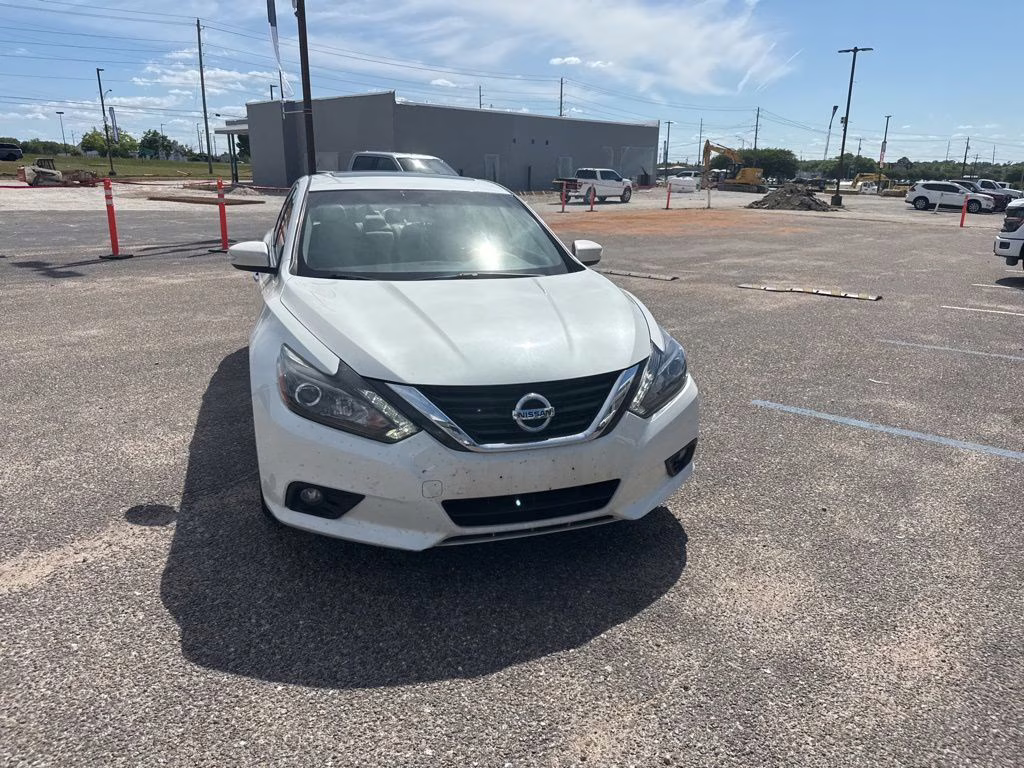 2016 Pearl White Nissan Altima 2.5 SL FWD Sedan