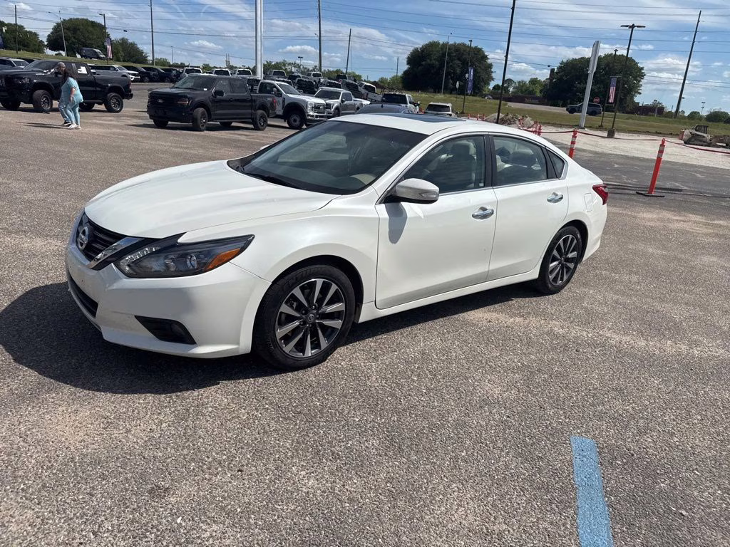 2016 Pearl White Nissan Altima 2.5 SL FWD Sedan