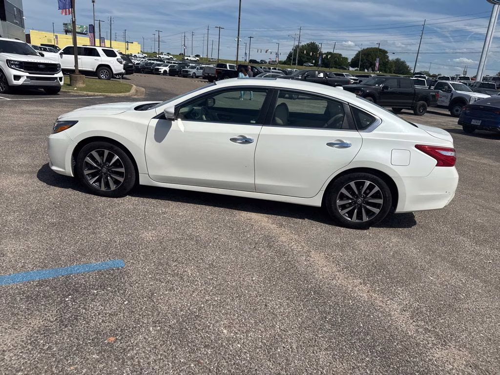 2016 Pearl White Nissan Altima 2.5 SL FWD Sedan