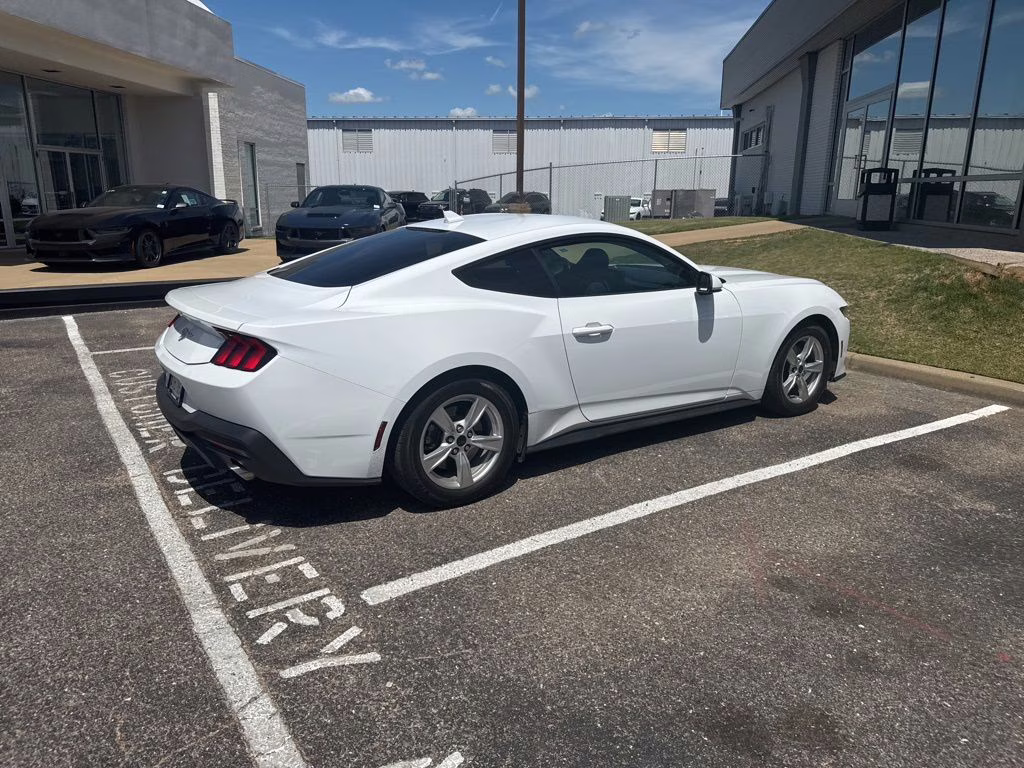 2024 Oxford White Ford Mustang EcoBoost RWD Coupe
