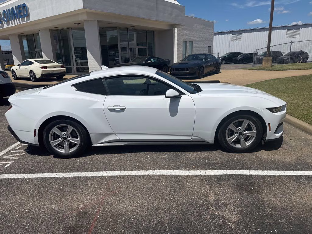 2024 Oxford White Ford Mustang EcoBoost RWD Coupe