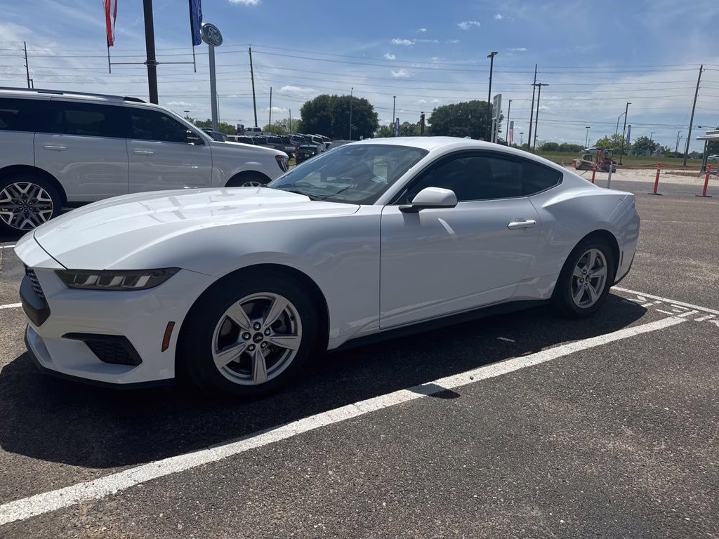 2024 Oxford White Ford Mustang EcoBoost RWD Coupe