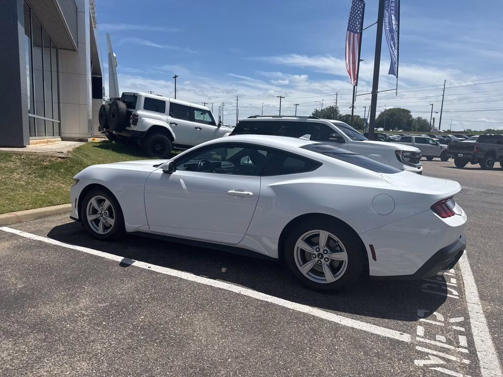 2024 Oxford White Ford Mustang EcoBoost RWD Coupe
