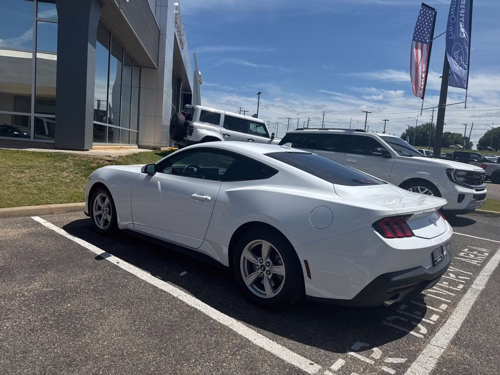 2024 Oxford White Ford Mustang EcoBoost RWD Coupe
