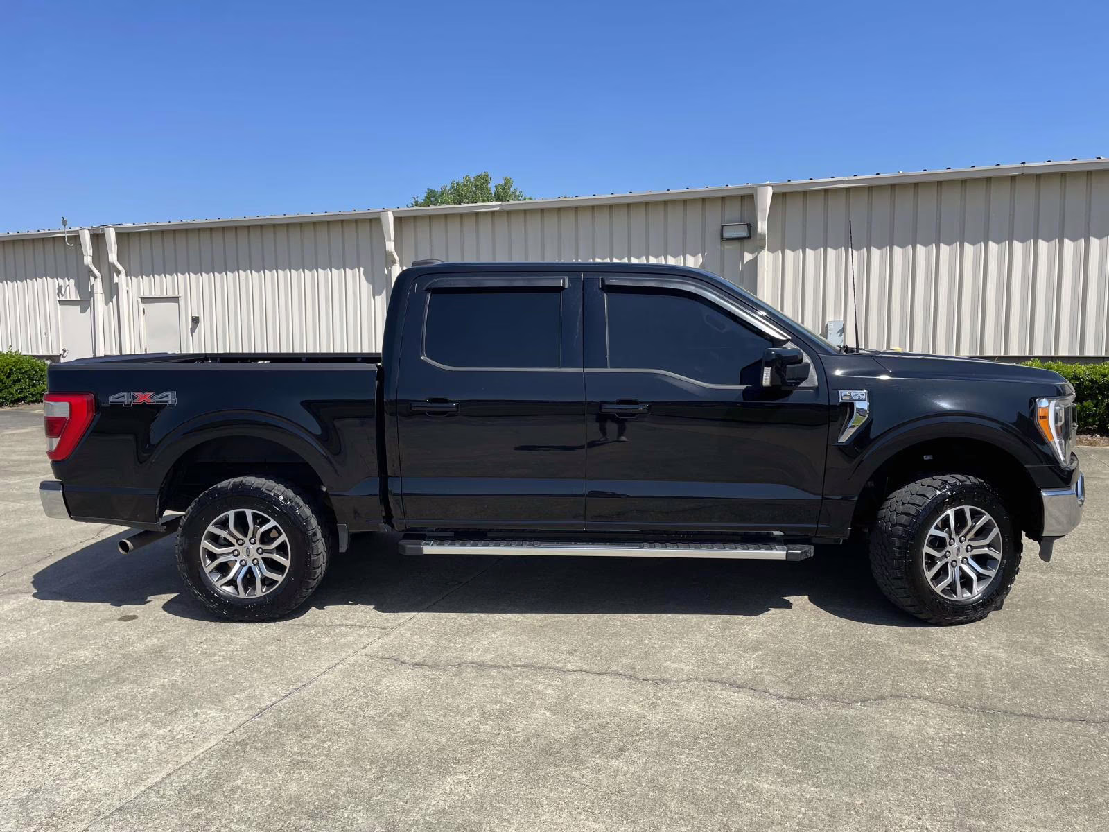 2022 Agate Black Metallic Ford F-150 Lariat 4X4 Truck