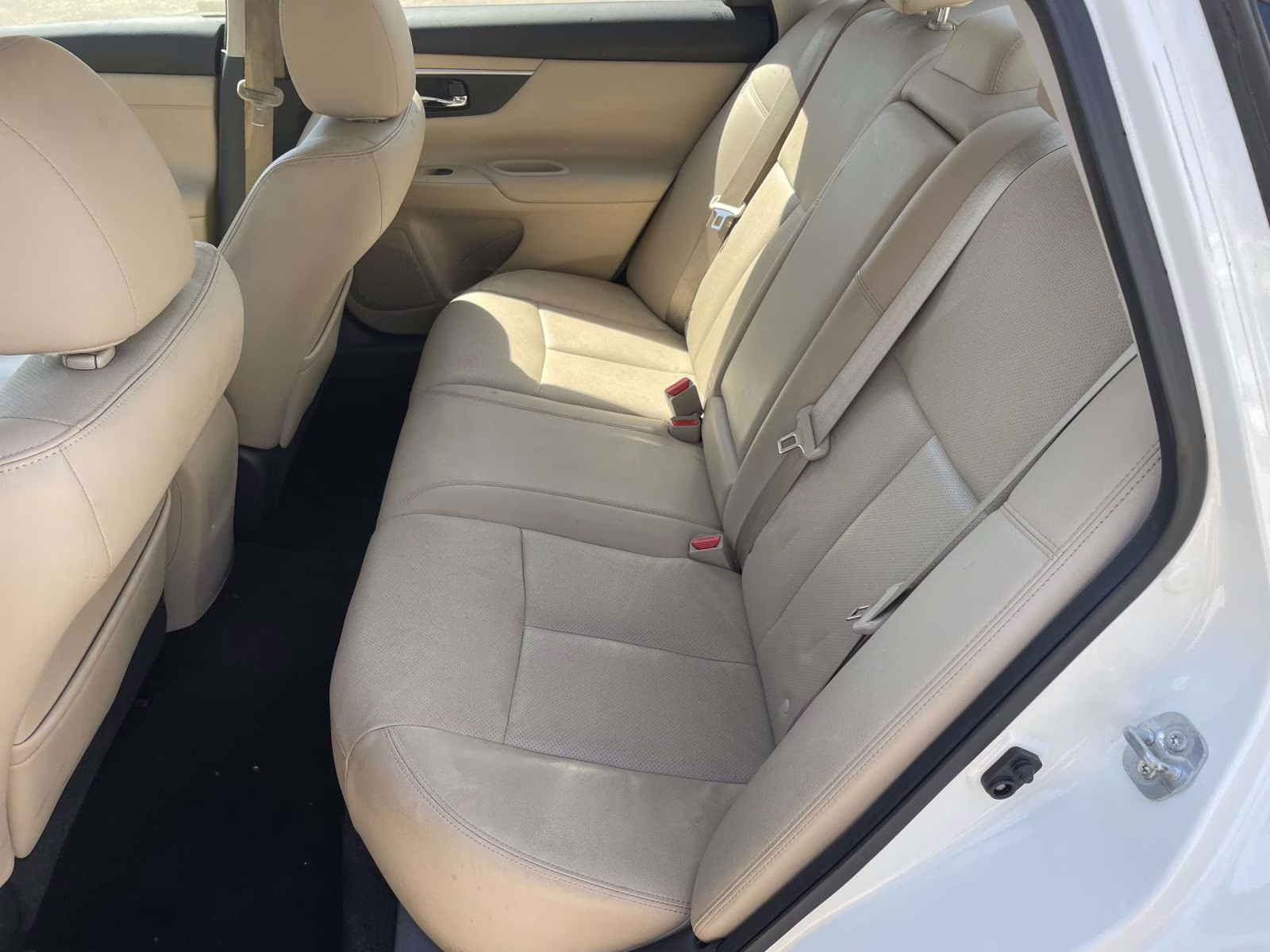 2016 Pearl White Nissan Altima 2.5 SL FWD Sedan