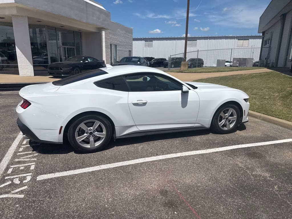 2024 Oxford White Ford Mustang EcoBoost RWD Coupe