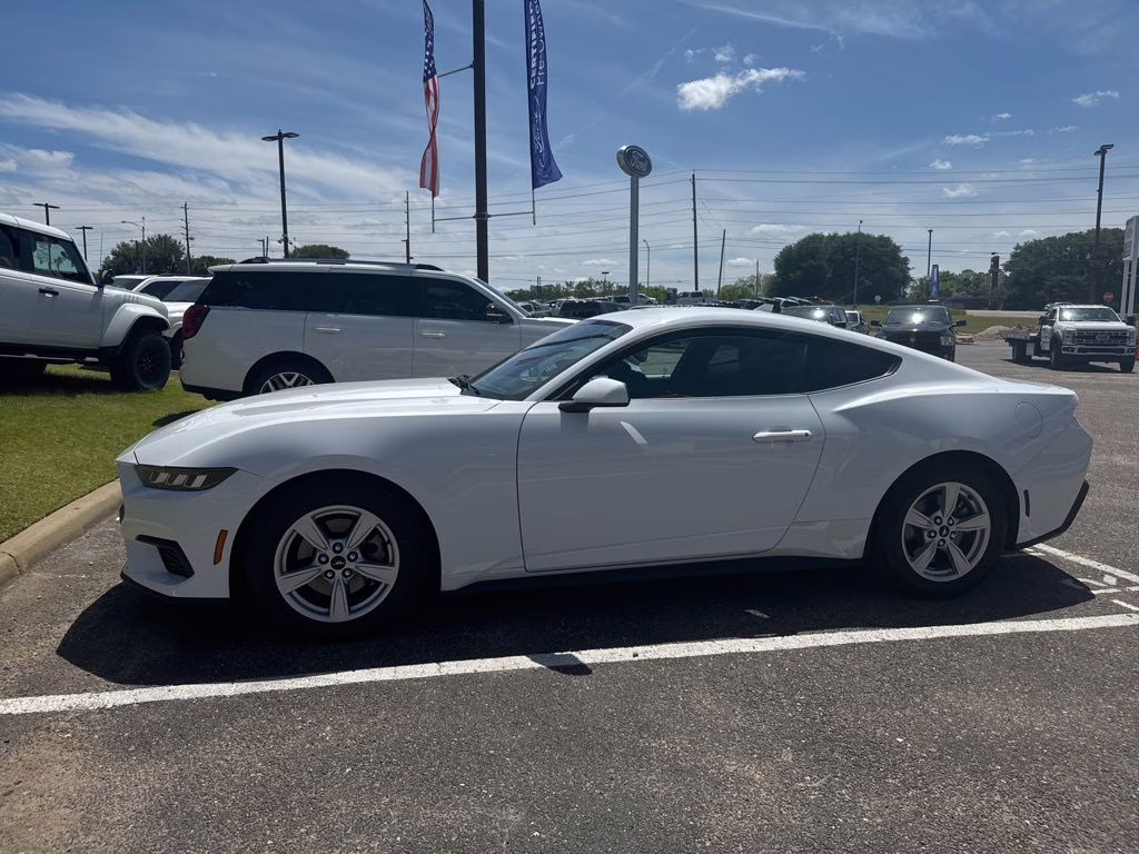 2024 Oxford White Ford Mustang EcoBoost RWD Coupe