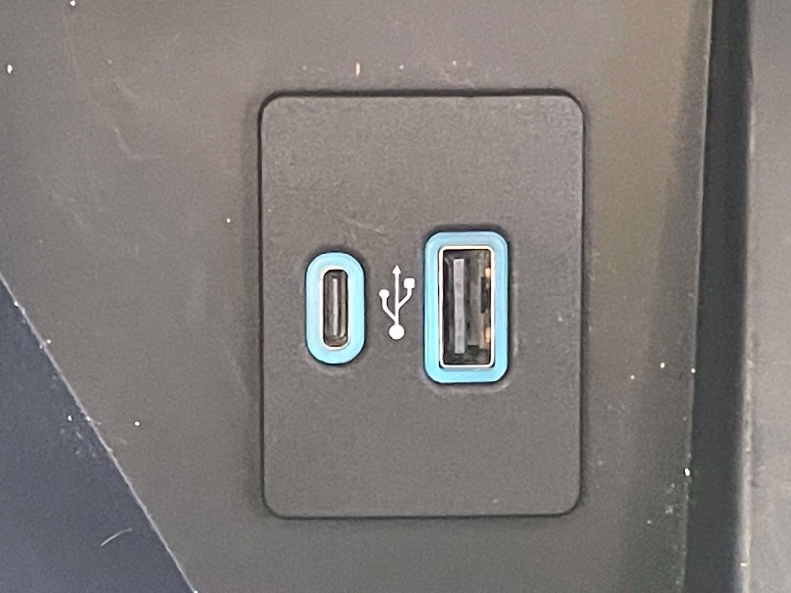 2022 Agate Black Metallic Ford F-150 Lariat 4X4 Truck