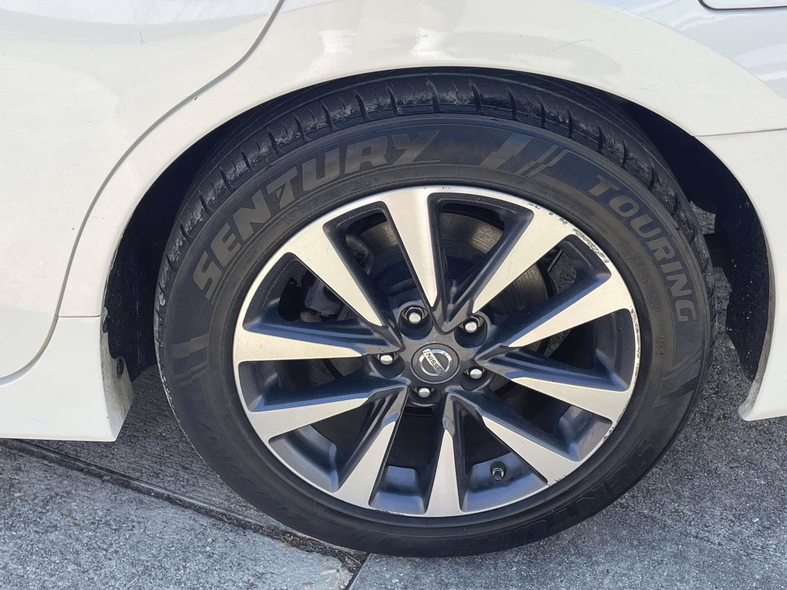 2016 Pearl White Nissan Altima 2.5 SL FWD Sedan