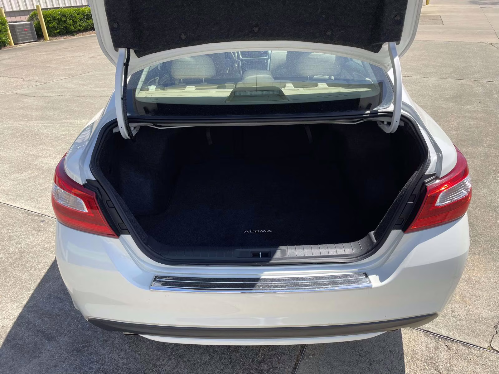 2016 Pearl White Nissan Altima 2.5 SL FWD Sedan