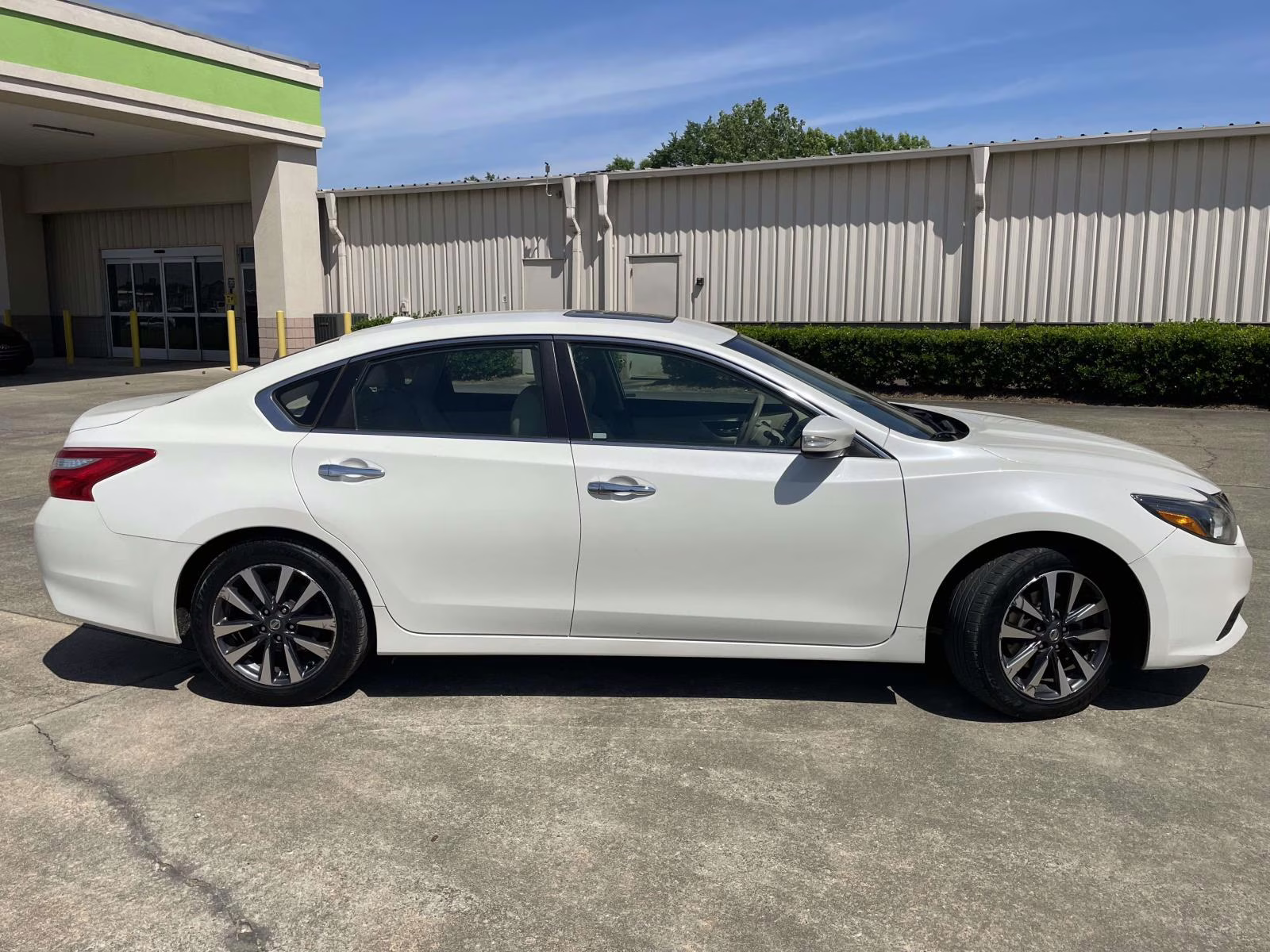 2016 Pearl White Nissan Altima 2.5 SL FWD Sedan