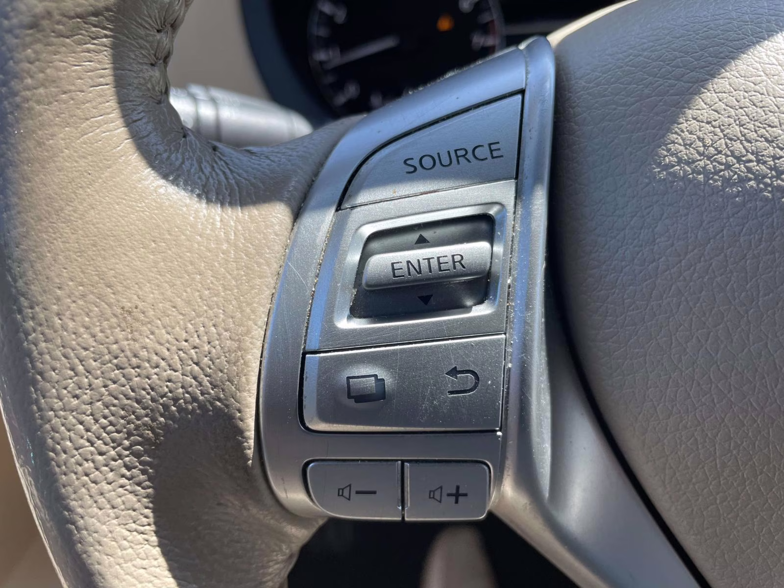 2016 Pearl White Nissan Altima 2.5 SL FWD Sedan