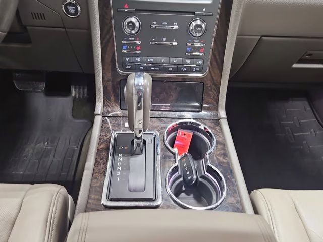 2016 White Platinum Metallic Tri-Coat Lincoln Navigator Select 4X4 SUV