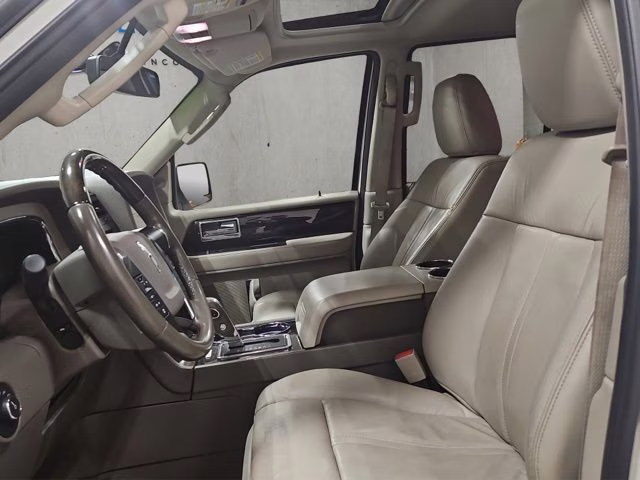 2016 White Platinum Metallic Tri-Coat Lincoln Navigator Select 4X4 SUV
