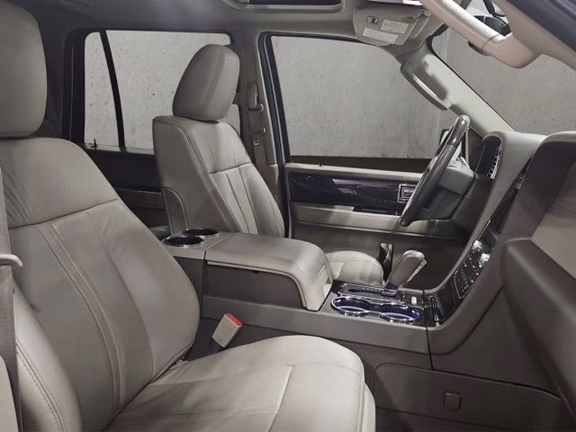 2016 White Platinum Metallic Tri-Coat Lincoln Navigator Select 4X4 SUV