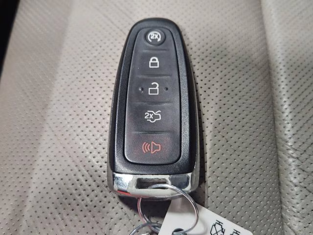 2016 White Platinum Metallic Tri-Coat Lincoln Navigator Select 4X4 SUV