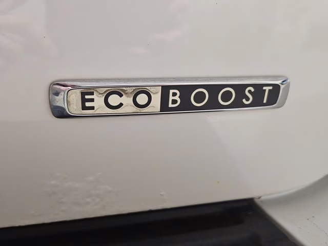 2016 White Platinum Metallic Tri-Coat Lincoln Navigator Select 4X4 SUV