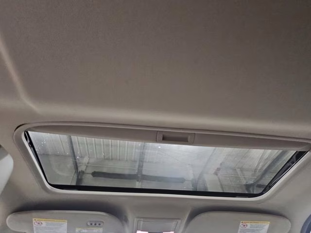 2016 White Platinum Metallic Tri-Coat Lincoln Navigator Select 4X4 SUV
