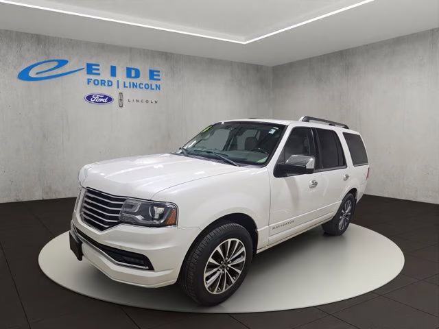 2016 White Platinum Metallic Tri-Coat Lincoln Navigator Select 4X4 SUV