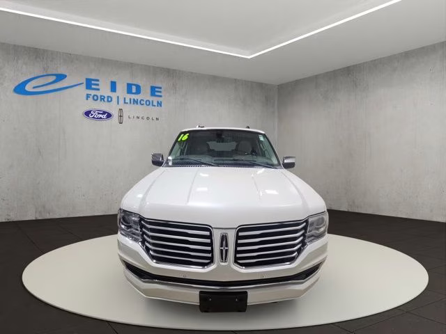 2016 White Platinum Metallic Tri-Coat Lincoln Navigator Select 4X4 SUV